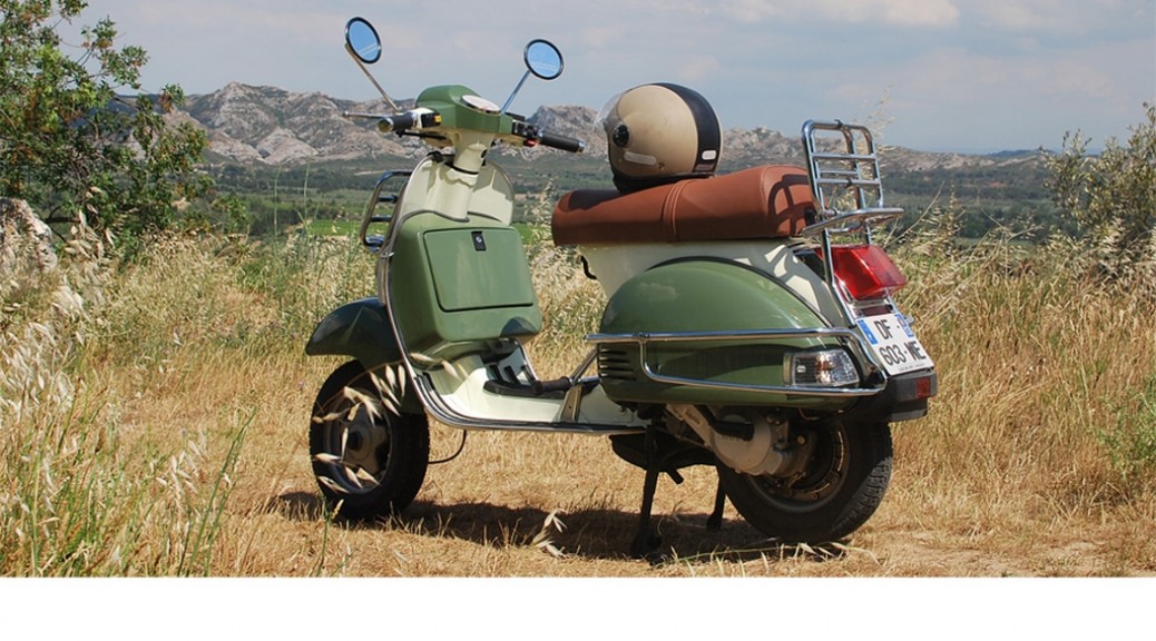 Retro style 125cc scooters available for rental at µ/.?Vlassic Bike Esprit, St Rémy de Provence